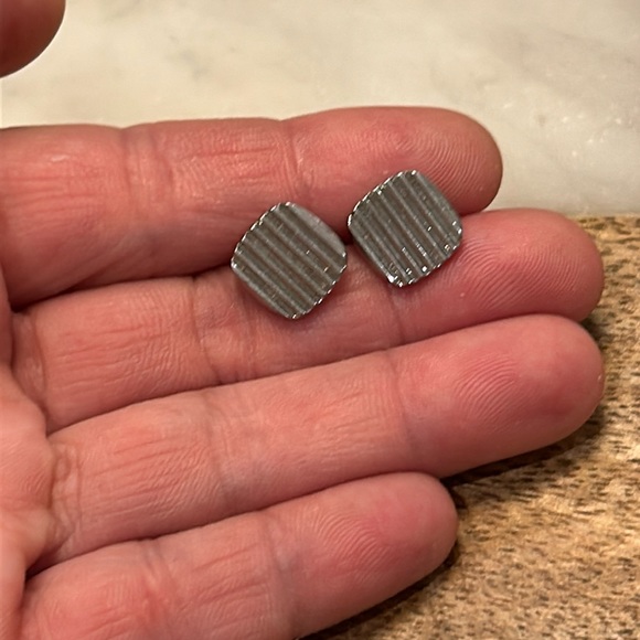 Textured square silver studs - Picture 3 of 3